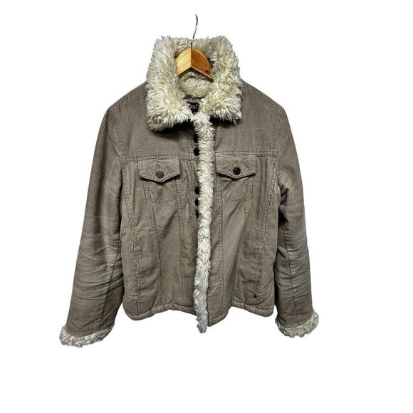 Black Rivet corduroy trucker jacket with a faux fur collar and trim
Size L - Picture 2 of 16